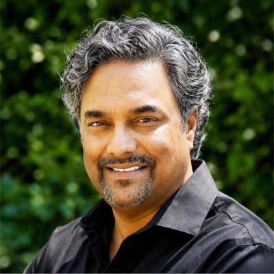 Portrait of Vinay Loganandan.